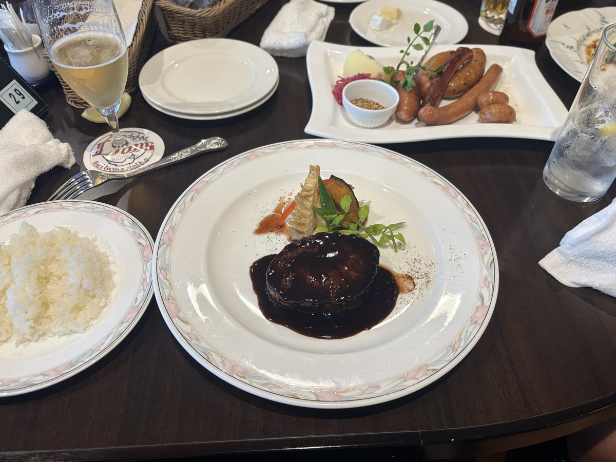 Ochazuk_game's tweet photo. #野球観戦　#飯食いながら https://t.co/mZp6qIW5Wq