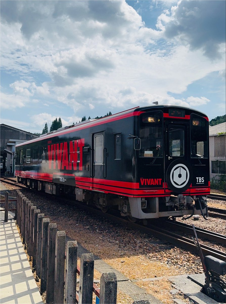 umesan221's tweet photo. 日曜劇場VIVANT放送スタート日にロケ地の一つ岐阜の恵那へVIVANT列車を見に足を運んだ。
#VIVANT
#鉄道
#TBS_VIVANT 
#tetsudoshimbun 
#tetsudomynavi https://t.co/rkl0clyVKk