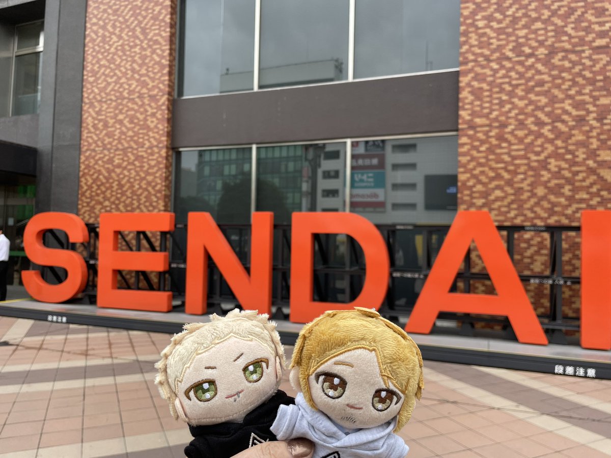 achako7280's tweet photo. ギヴン展にまつわる仙台のおもひでその2

展楽しんだ後同じビル内できくや書店さんアニメイトさんの展示パネルみられてすごく良かった！
地下鉄構内はかなり彷徨って見つけだした執念の一枚💦💦 https://t.co/pbduWuJQDf