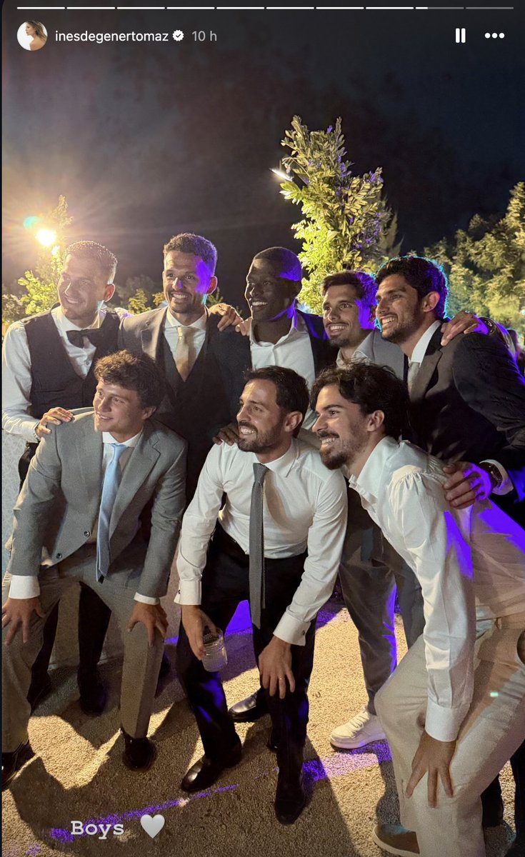 Paristeamfr's tweet photo. Tous les Portugais du club étaient réunis pour le mariage de Gonçalo Ramos. https://t.co/Eerb4Xv1NF