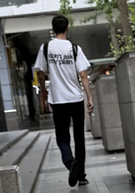 djsj14671's tweet photo. 本以为小哥就只是单纯尿尿，结果伸过来撸射后换完衣服就走了 #鸟洞 #武汉鸟洞 https://t.co/GSv4Cq8Pev