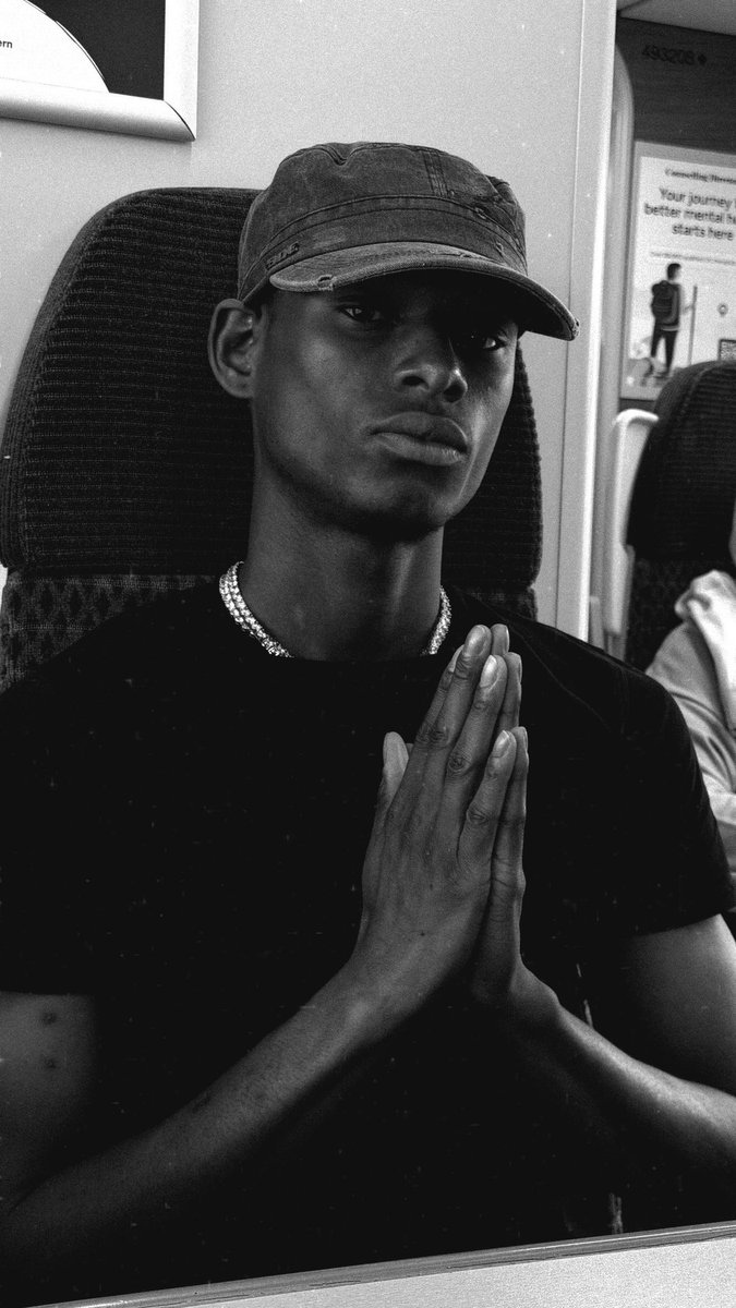 AlwellGodwin's tweet photo. Day In The Life Of a Model  🌻 https://t.co/zGzn5WBMZ5