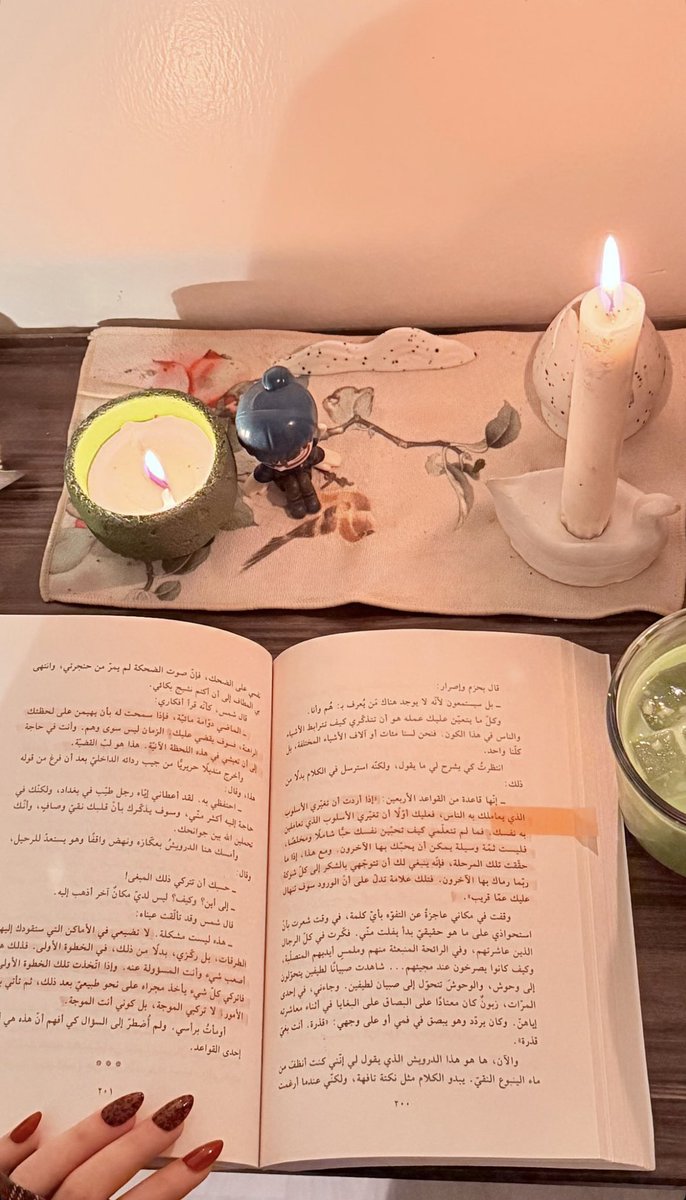 tinydreamer8's tweet photo. عندي استعداد تام انعزل عن البشر لعيون الكتب🪩🪩🪩 https://t.co/qrKEakLjIN