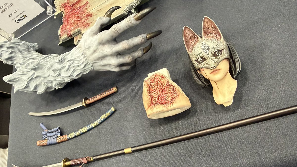 Usagi_Tanaka's tweet photo. Geccoさんワンフェス展示な雛子　
🦊も🐺も背中も台座もすごい

#SILENTHILL f https://t.co/EgjJwZpgSm