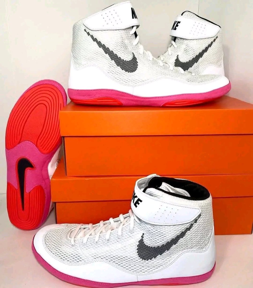 jackwillia7057's tweet photo. Tokyo Nike inflicts 
All sizes available 
$150 shipped each https://t.co/WWjF4qy3PT
