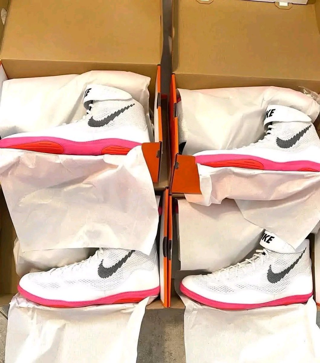 jackwillia7057's tweet photo. Tokyo Nike inflicts 
All sizes available 
$150 shipped each https://t.co/WWjF4qy3PT