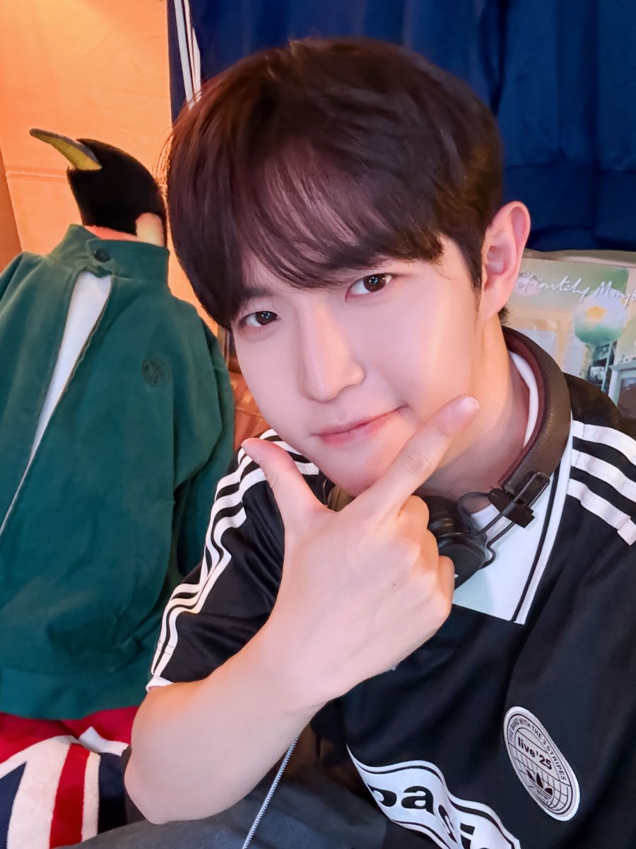 KJH_officialtwt's tweet photo. [📸] 2026.07.27 오아-!시스 팝업 나들이🎸 

#김재환 #KIMJAEHWAN https://t.co/1LpdAwdDTU