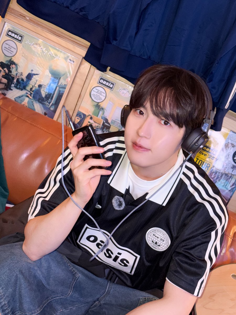 KJH_officialtwt's tweet photo. [📸] 2026.07.27 오아-!시스 팝업 나들이🎸 

#김재환 #KIMJAEHWAN https://t.co/1LpdAwdDTU