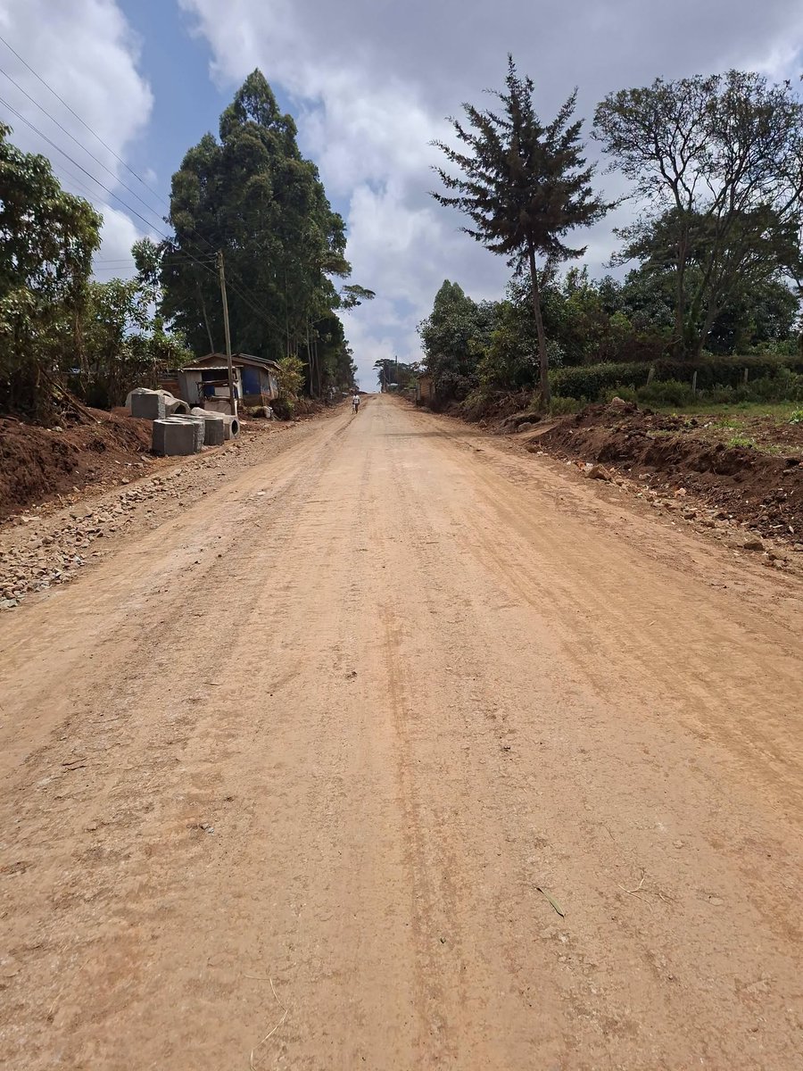 Roads_KE's tweet photo. Better connectivity taking shape in Ngecha/Tigoni Ward! Upgrading the Thingati B access road to bitumen standard is paving the way for easier transport, reliable market access for local farmers, and safer commutes to schools and health centers across Limuru.
#seamlessconnectivity https://t.co/XGFX6QrMjd