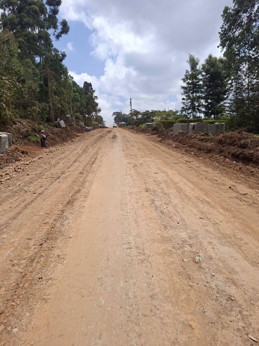 Roads_KE's tweet photo. Better connectivity taking shape in Ngecha/Tigoni Ward! Upgrading the Thingati B access road to bitumen standard is paving the way for easier transport, reliable market access for local farmers, and safer commutes to schools and health centers across Limuru.
#seamlessconnectivity https://t.co/XGFX6QrMjd