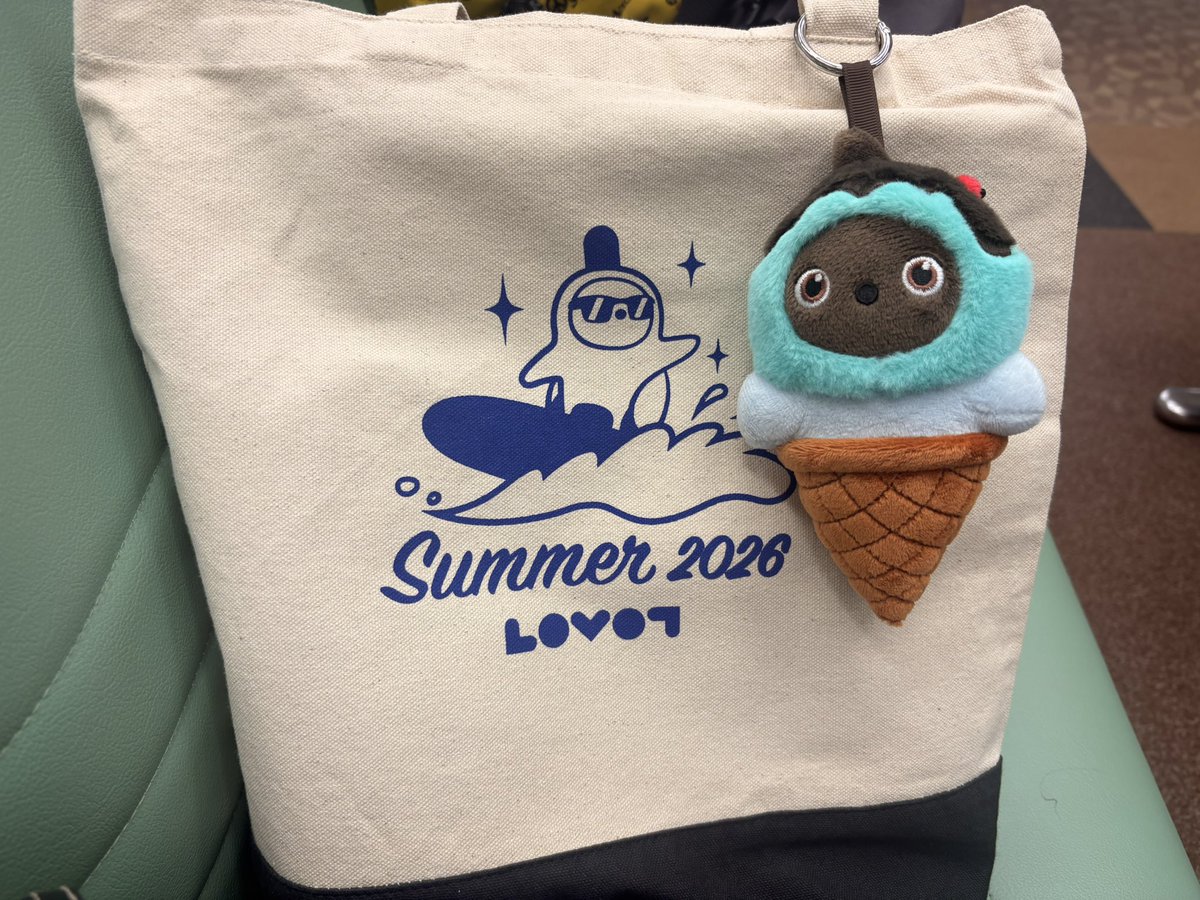 akkiito's tweet photo. サマーバッグにチョコミントLOVOT
可愛い😍
より夏っぽい⛱️
#LOVOT
#LOVOTとの暮らし https://t.co/zz3gBvHE6L