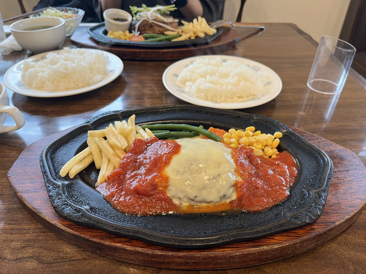 sato0016's tweet photo. やっと行けた✨️
とてもキレイな店内で、いつも通りの美味しいハンバーグをいただく✨️
今日は久しぶりにイタリアンで
トマトの酸味がが程よく、とても美味しかった。
末永く続かれることを願うばかりです
ご馳走様でした https://t.co/OfuvSyUisp