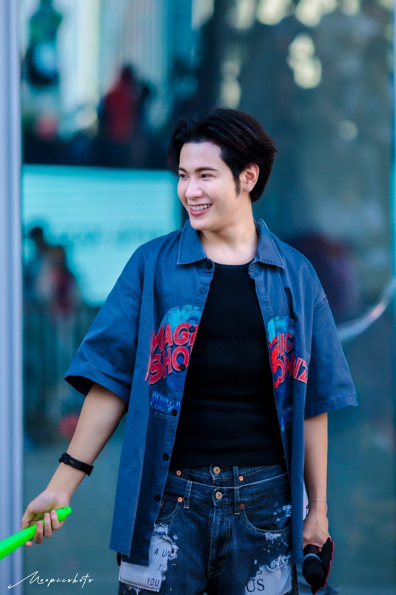 InfinityFSci's tweet photo. พ่อคิงแมนหล่อจังว้าาาาาา 😎

#งานมหกรรมนิยายนานาชาติ2026xKristSingto
#คริสสิงโต #SingtoPrachaya https://t.co/wcSQ7yGibA