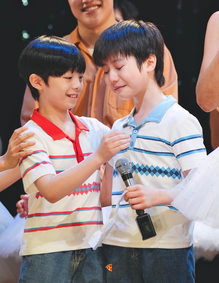 pizzaelliot26's tweet photo. 260725 (낮) 빌리 엘리어트
#김우진 빌리

윤우랑 눈마주치고 눈물 또 터져서 
쁘엥 물만두 ㅜㅜ https://t.co/Jvul8dpwkS