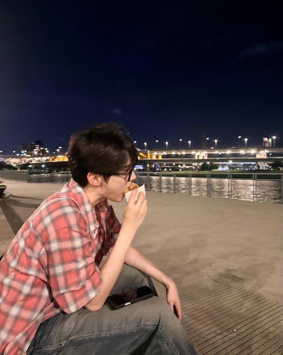 myhamsterbin's tweet photo. 아말이안나옴
…….너무 이쁘잖아ㅜㅜ🥹 https://t.co/JqsjHFVq9O