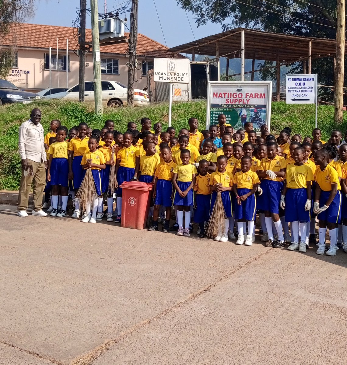 KNPSMubende's tweet photo. At Kasumba Nursery and Primary School, learning goes beyond the classroom. We proudly participated in Uganda's National Cleaning Day by taking part in community cleaning activities that promote hygiene, environmental protection, and public health. https://t.co/lGBbTKAzsH