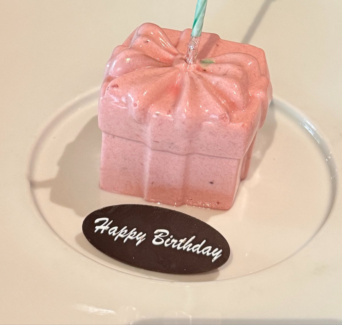 annigeundae's tweet photo. 롯데호텔 뷔페 반값에 먹는 방법
: 생일인 달에 가기

사진도 찍어주고 그거 액자로 만들어줌
네이버로 예약하고 가야됨!! https://t.co/jQwHo22c3A