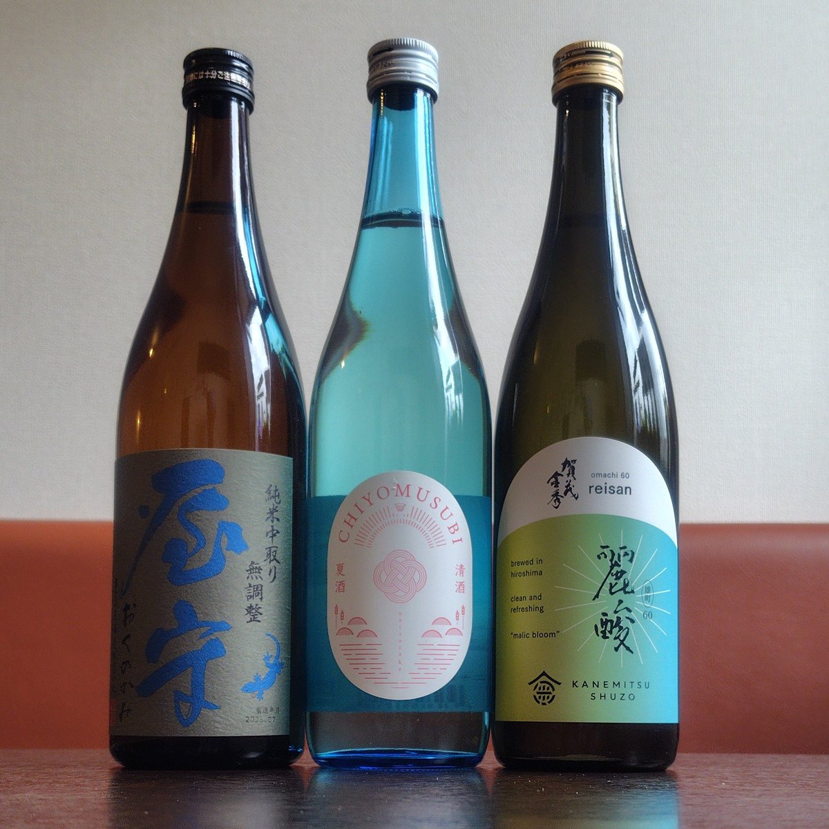 matsu_staff's tweet photo. 【日本酒 仕入れました】

◯屋守
◯千代むすび
◯賀茂金秀

屋守は火入れですが、ジューシー&amp;フレッシュ。中取りならではの雑��なくクリアでバランスの取れた味わいをどうぞ。

千代むすびと賀茂金秀は、低アルで甘味と酸味のある爽やかな夏酒です。
まだまだ暑い季節にぴったり。 https://t.co/jxkQQRfmt9