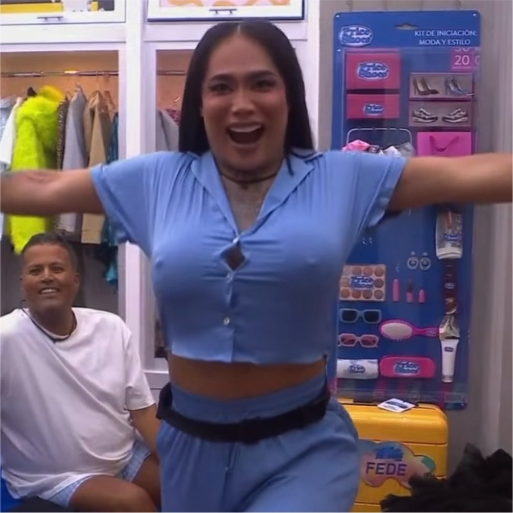 NachoConO's tweet photo. Karina Torres y Yahir siendo los primeros en apuntar con sus chichis se siente tan correcto👄

#LaCasaDeLosFamososMx https://t.co/Kppo35FalH