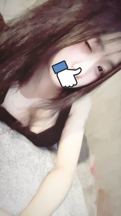chaiqqq's tweet photo. Face hidden, vibes revealed a cozy selfie in soft lighting
VQH https://t.co/bhoEgSlGKl