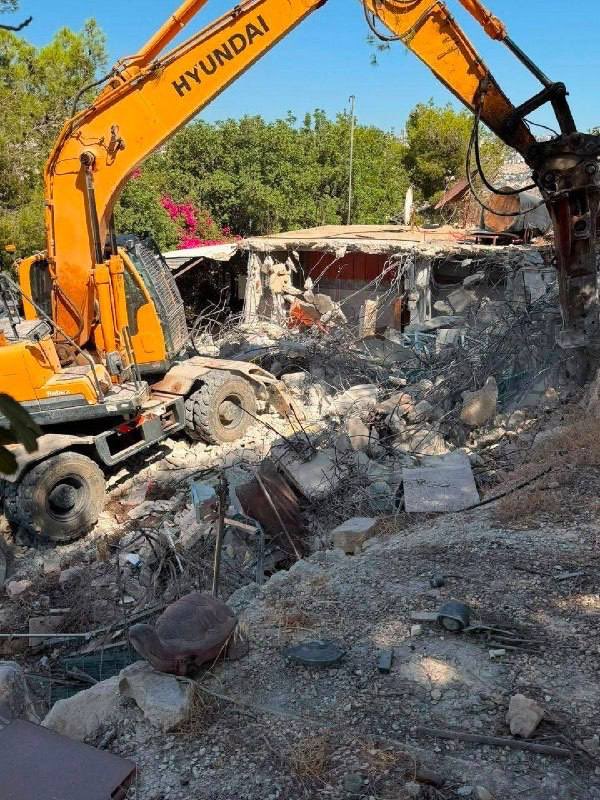 WBobservr's tweet photo. The Al-Rimawi family was forced to self-demolish its three homes in Jabal Al-Mukabber, occupied Jerusalem, following Israeli demolition orders issued on the grounds of unlicensed construction, resulting in the displacement of approximately 10 family members. https://t.co/96uJnewHsC