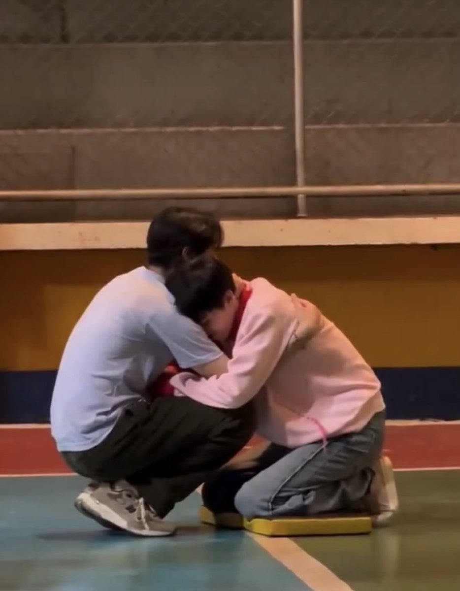 kikibkpp0830's tweet photo. บางความสัมพันธ์ไม่จำเป็นต้องมีคำนิยาม แค่เป็นคนที่หวังดีต่อกันเป็นความสบายใจให้กันเสมอ เป็นห่วง รักและซัพพอร์ตกันก็อบอุ่นหัวใจแล้วนะ
ส่วนเราขอแค่บิวกิ้นพีพีมีความสุขยิ้มกว้างๆหัวเราะเสียงดังได้ทุกวันก็พอแล้ว อยู่เป็นความสุขใ���้กันไปเรื่อยๆเลยนะ
#Bbillkin #PPkrit https://t.co/X76j6gqbdT