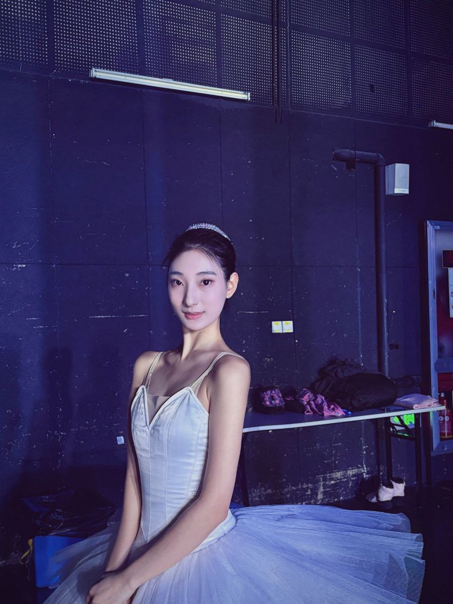 LoveBalletEver's tweet photo. #ballet #体操服 #舞蹈服 #白裤袜 #芭蕾 #足尖鞋 #白丝 #反差  芭蕾舞蹈演员们~ https://t.co/xUUKvn0OFM