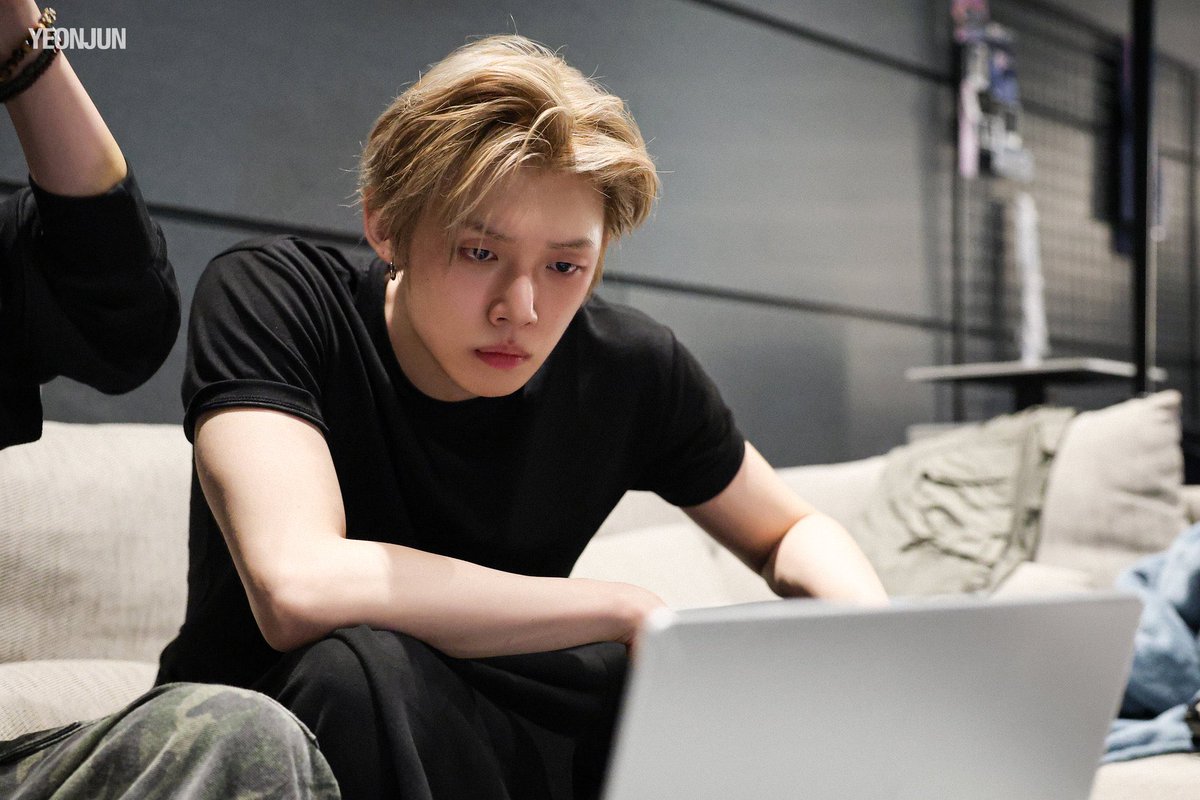 yewnzun's tweet photo. doing what I love never feels like is work. https://t.co/MqfAjDMb0D