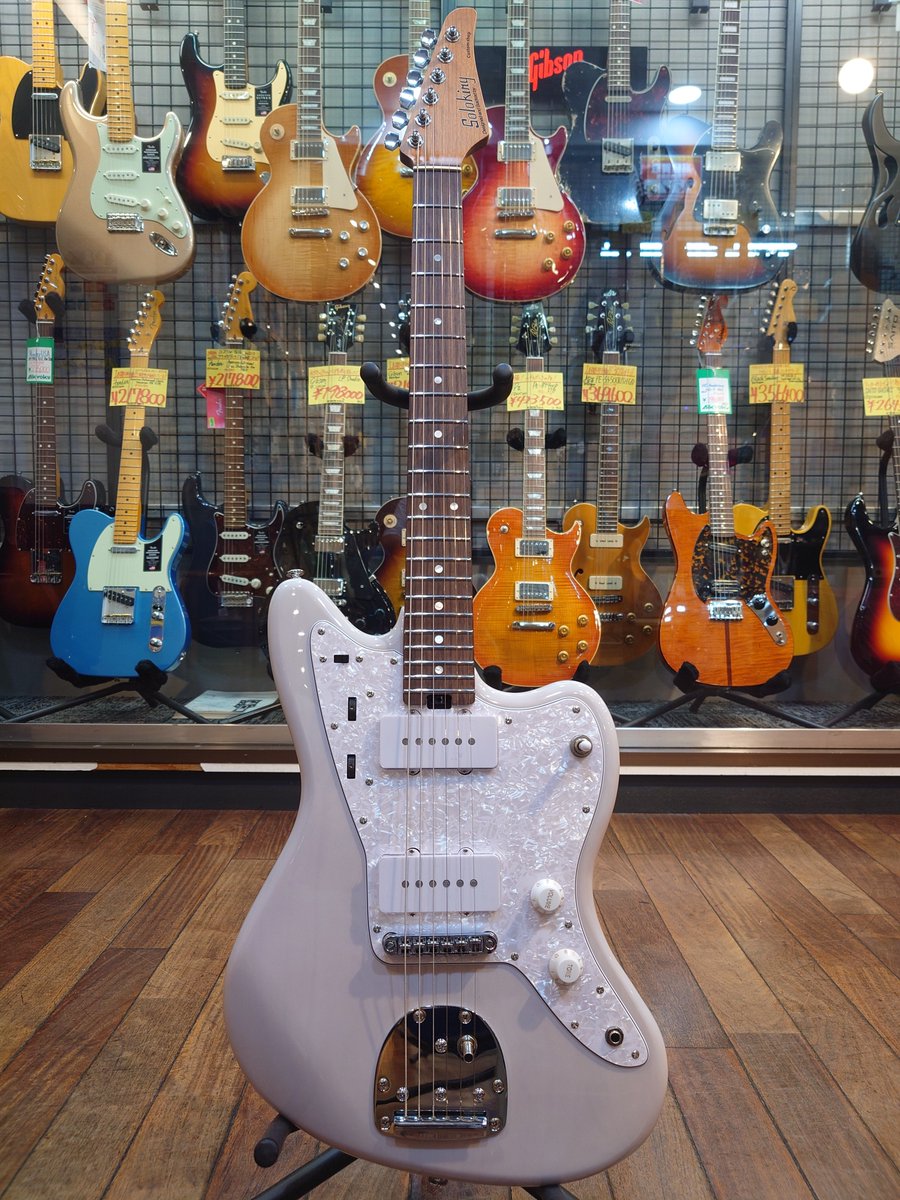 AikyokuOfficial's tweet photo. 【今池店】
■#Soloking JM-40 Classic WHBLD
高コスパなJMタイプモデルが入荷🎉
ネックには剛性に優れた、
ローステッドメイプルネックを採用✨️
ステンレスフレットや
ロックペグ等も搭載しており、
モダンな仕様が魅力の1本です👍
1本限りの特別価格🉐‼️‼️‼️
#エレキギター https://t.co/LHAEvNCx3Y