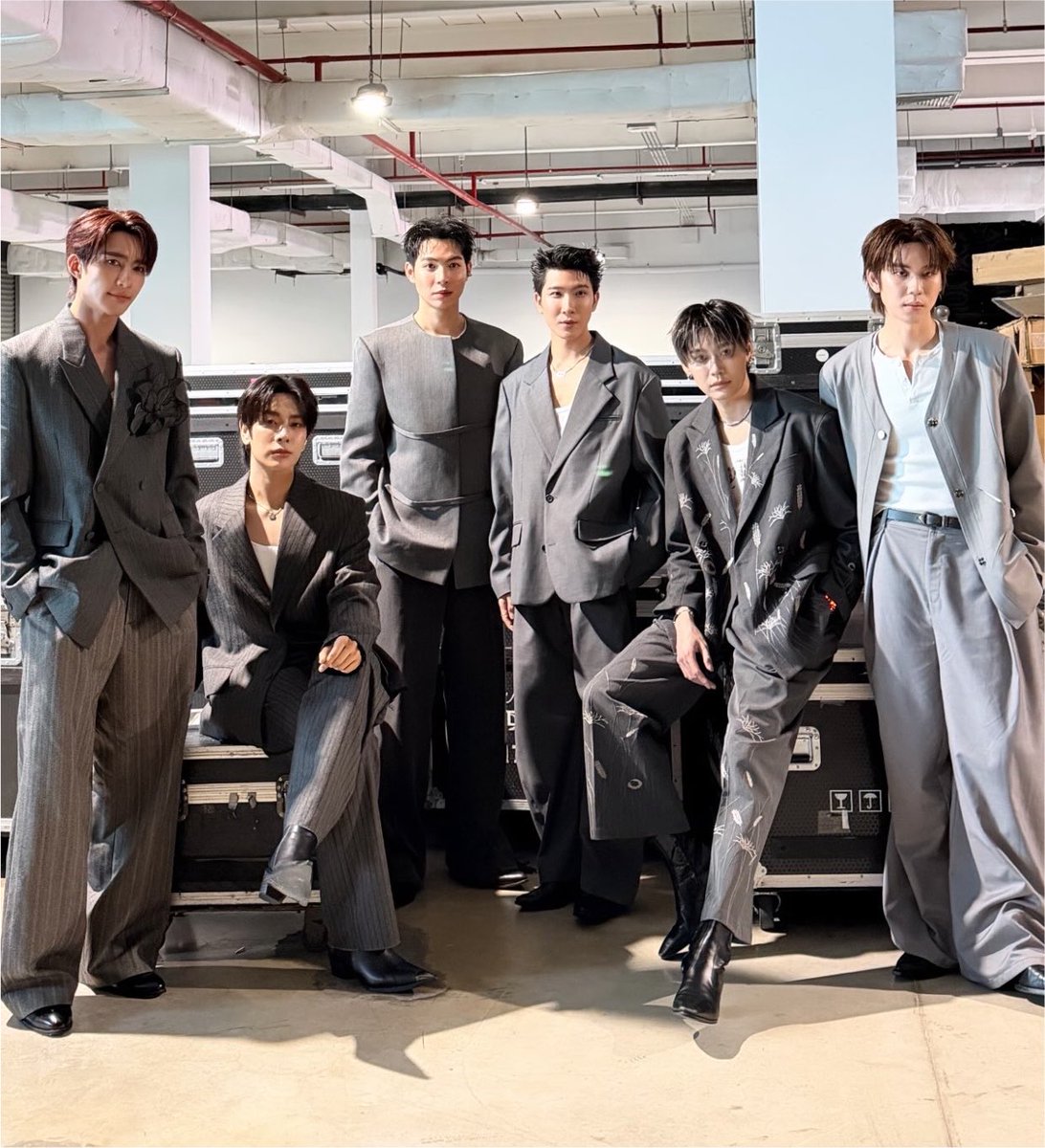sixteenth26_'s tweet photo. ใน 6 คนนี้ มี 1 คนเป็นมาดาม https://t.co/1Vm8Svvd5q