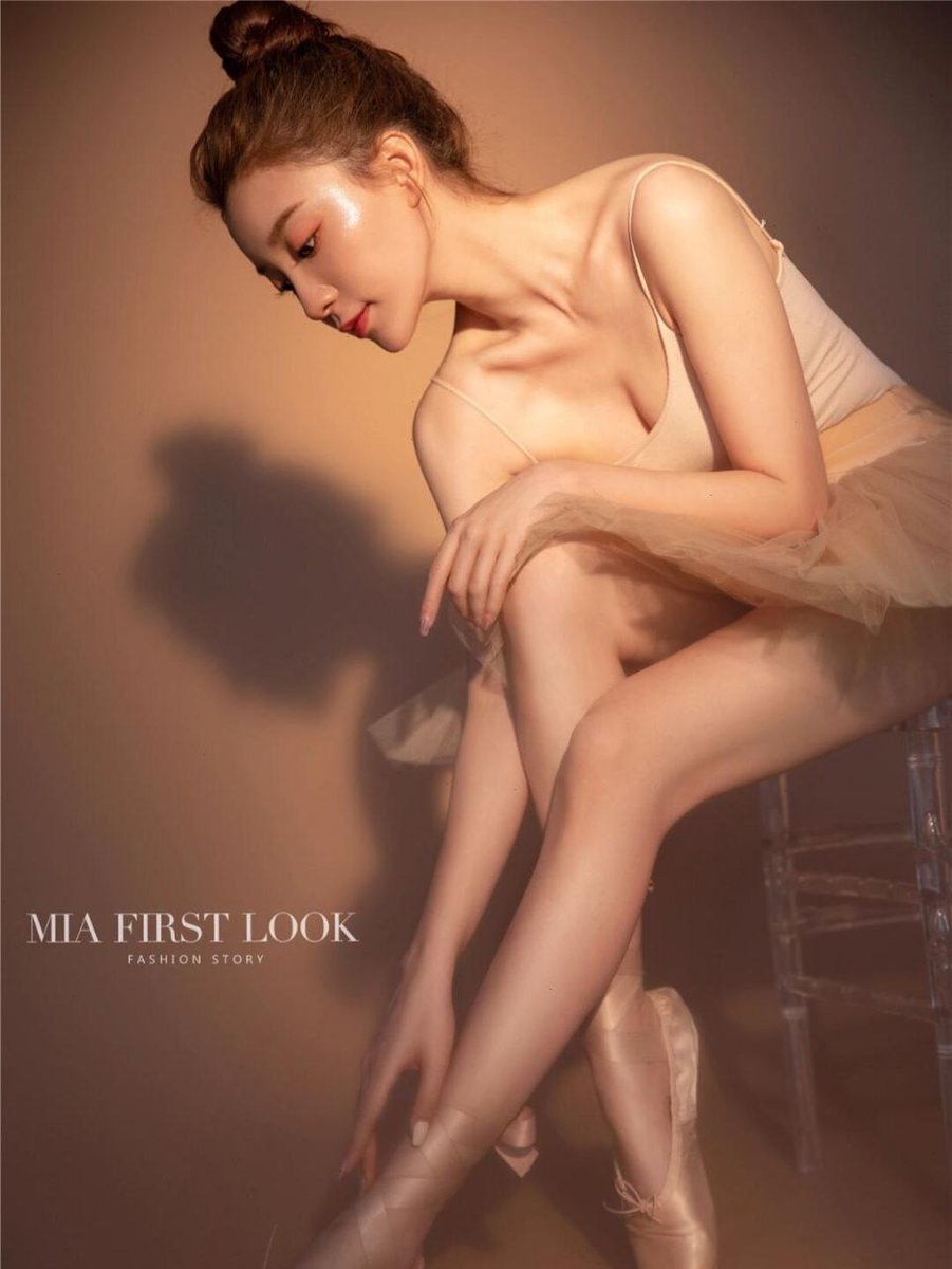 LoveBalletEver's tweet photo. #ballet #体操服 #舞蹈服 #白裤袜 #芭蕾 #足尖鞋 #白丝 #反差  芭蕾舞蹈演员们~ https://t.co/8wnle9yOAr