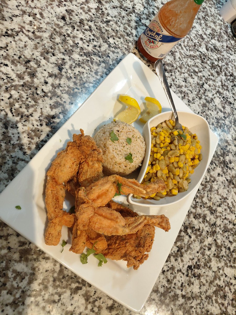 cookingfeva's tweet photo. Seasoned fried frog 🐸 legs. Succatash  &amp; rice 🍚 #food #froglegs #cheftell #cookingfeva https://t.co/TpXBAgOuJR