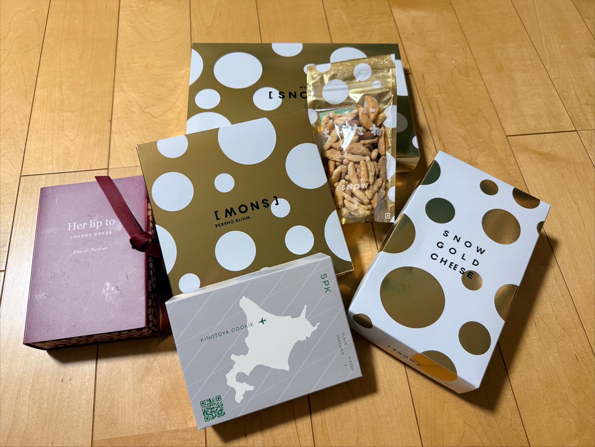 kf_maiko's tweet photo. 1日目の時に慎吾くんが食べた北海道スイーツは割と定番だったので、今回は完全に自分の好きなものだけを買ってきました！
生ノースマンが好きすぎる🤤
毎回買ってる笑
#NAKAMAtoMEETING_vol5 https://t.co/1VzKA5sxGu