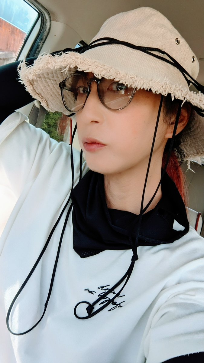 treemate01's tweet photo. 防波堤腰掛けて灼けば鳴く蝉
熱冷めやらぬ二人
飛び込む水の音♪ってか https://t.co/m0g8Aq45tN