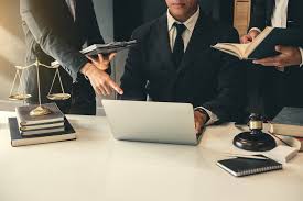 gtabogados13's tweet photo. Vulneración del deber de secreto por letrado que graba y aporta la conversación mantenida con el cliente de otro compañero (Sentencia de la AP de Sevilla, Sección 7ª, nº 167/2026, de 24 de marzo de 2026, Rec. 3/2025). https://t.co/a7BZL5TSak