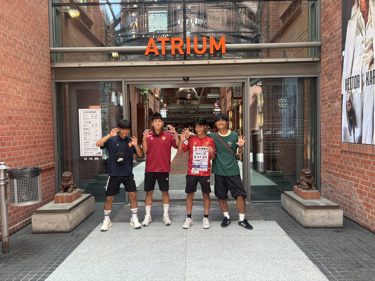 iwabuchibuchi's tweet photo. ポズナンという街に来ています🇵🇱
選手たちは今日からトレーニング⚽️🏋️
トレーニングの様子も発信していきます！

ポズナンにシーサーがいました。笑

#FC琉球 
#アイムホーム
#世界で輝く星になれ
@fcr_info https://t.co/fDYtiMohSG