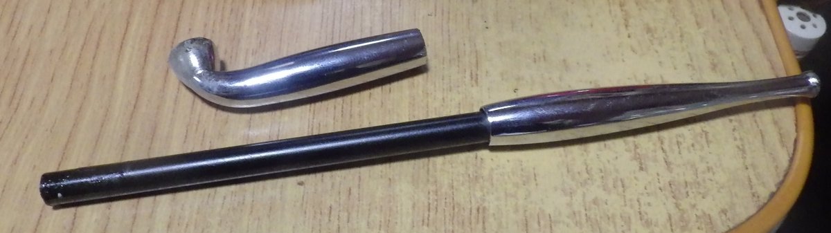 Wilken_Senchi's tweet photo. それではご覧ください。

使って二日目で壊れたキセルです。

…後ろもはずれれば竹に交換するんだけどなあ https://t.co/dYPKw4fbta