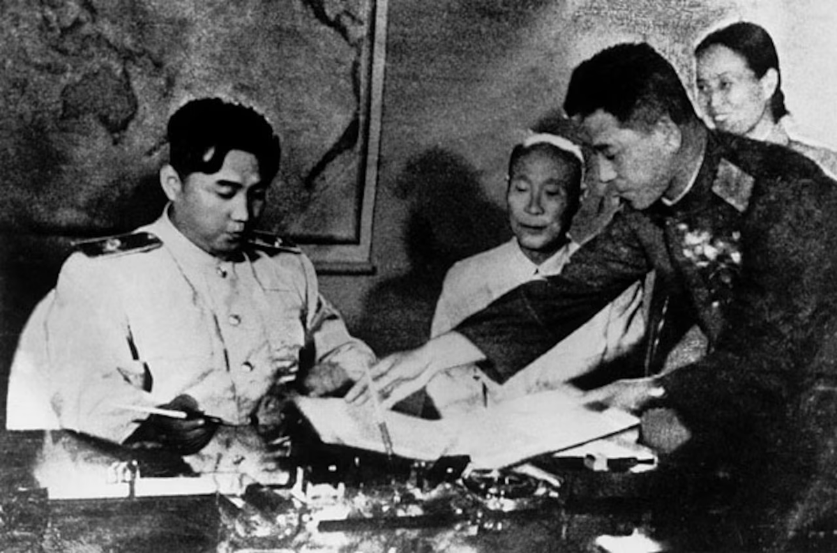 HistoryRage's tweet photo. 📅 #OnThisDay in 1953, an armistice paused the Korean War, but peace remained elusive. 🇰🇷🔫 In Series 2 Ian Sanders of @ColdWarPod , argues the #coldwar was a real war with real casualties. 🎙️ 

🎧 Listen now wherever you get your podcasts

#History #Podcast #OTD #OnThisDate https://t.co/S15g5VVjbb