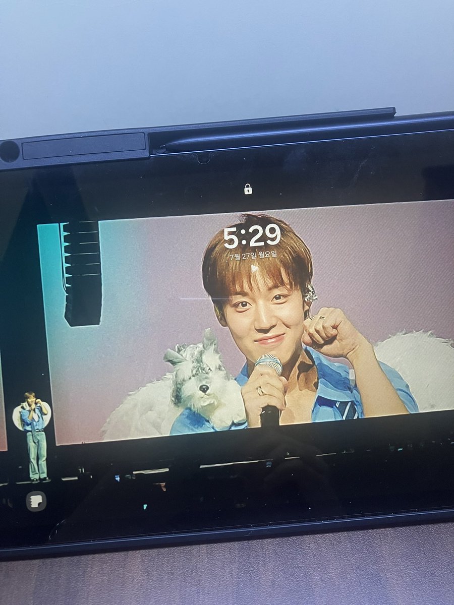 3aydo0r's tweet photo. 지훈시🤍🤍
난아직 팬콘에서 살아..🥹 https://t.co/uPhjGFD49v