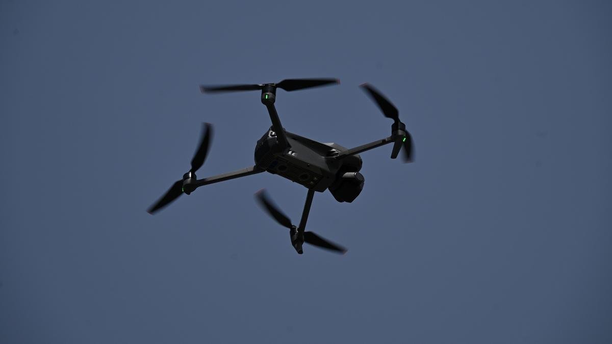 DarKoshal's tweet photo. 🚨#Securityforces intensified vigilance along the #InternationalBorder and Line of Control in #JammuandKashmir after suspected #Pakistani drone activity was detected overnight. Search operations were launched in forward areas of Samba &amp; Rajouri districts.

@RDXThinksThat https://t.co/OMiuz1MzgG