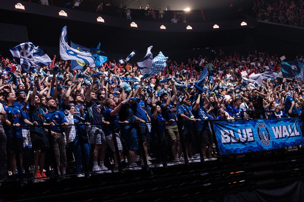 TK_Nguyen's tweet photo. Thank you @KarmineCorp for welcoming me into @LeBlueWall while I was in Paris. 💙 The passion, energy, and atmosphere were unlike anything I've ever experienced. Thank you for inspiring me with what's possible in esports! MERCI! 🙏🏼 https://t.co/0Fr8MjxtCl