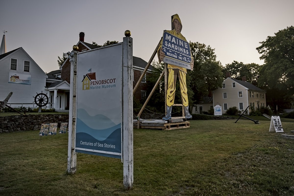 HipExplorer's tweet photo. I've photographed Big Jim before.

This time I stopped trying to take a picture of him...

...and started looking for a different perspective.

A few steps to the left. A little lower to the ground. One more walk around before heading home.

📍 Penobscot Marine Museum https://t.co/DyYL5b3AF6