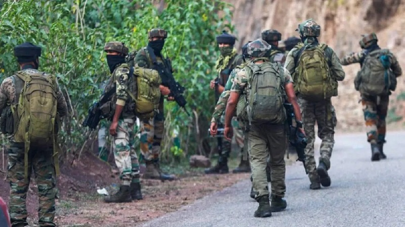 DarKoshal's tweet photo. 🚨#Securityforces intensified vigilance along the #InternationalBorder and Line of Control in #JammuandKashmir after suspected #Pakistani drone activity was detected overnight. Search operations were launched in forward areas of Samba &amp; Rajouri districts.

@RDXThinksThat https://t.co/OMiuz1MzgG