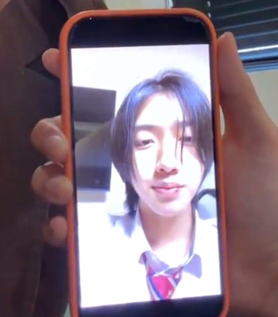 forwooryul's tweet photo. u grew up so well my boo boo babie 🥹🫳🏻🫳🏻 https://t.co/9xaXyyZ0wT
