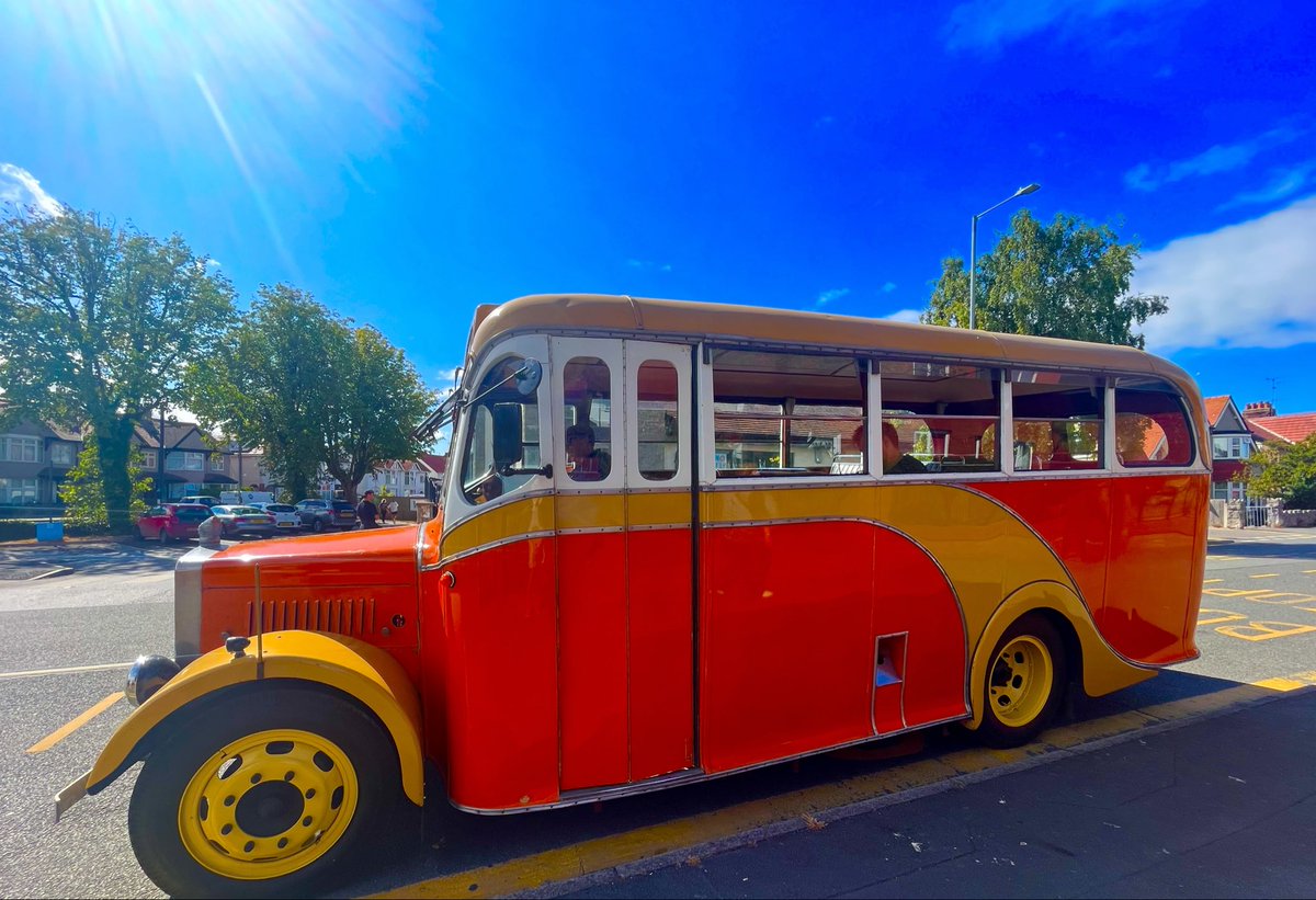ShesfromWales's tweet photo. This is Guy the circular ..how gorgeous did he look yesterday afternoon in the sunshine here in North Wales ๐ด๓ ง๓ ข๓ ท๓ ฌ๓ ณ๓ ฟ ๐๐ #vintagebus #vintagevehicles #retrobus #thingsisee https://t.co/ffMx2ASbjd