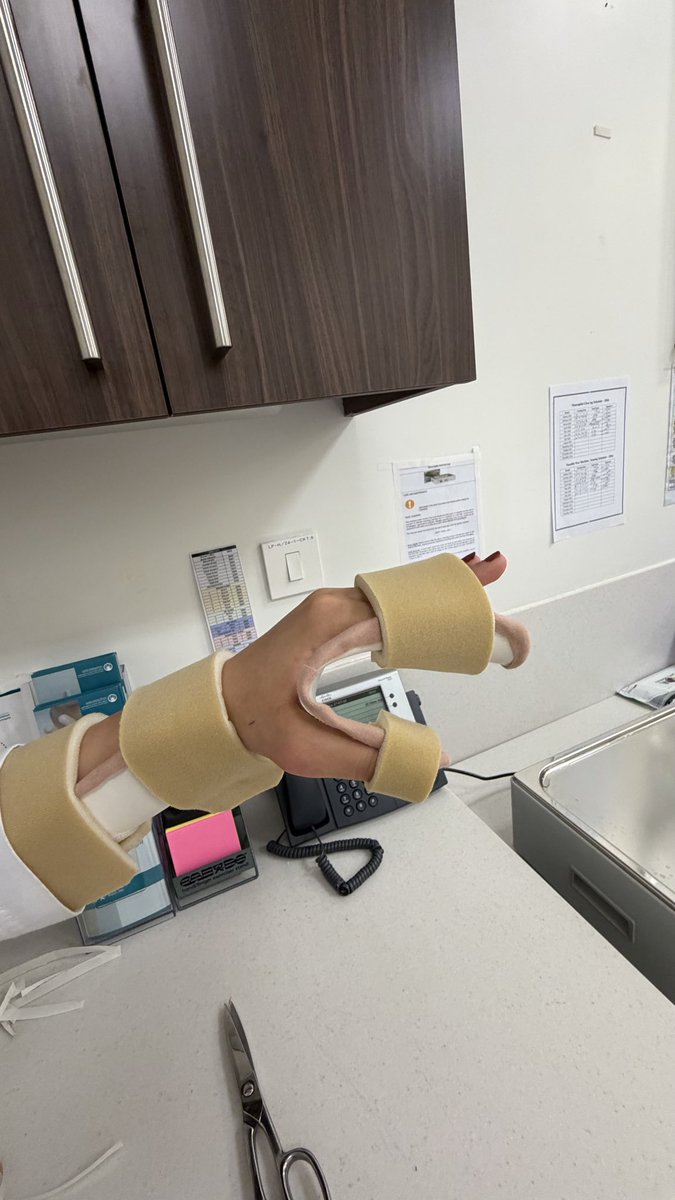 a2005mlak's tweet photo. التدريب هذا يعادل كورس Splint هذي رقم كم https://t.co/f8iUtW9xHd
