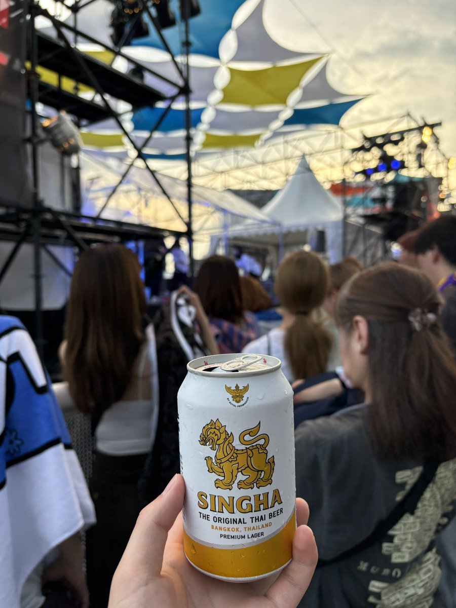 Noruru217's tweet photo. 改めてムロフェス最高だったな
色んなバンドとかアコースティック一日で見れて本当によかった
また来年も行きたい
3Daysは体が持つか分からないけど笑 https://t.co/krvHzIClVS
