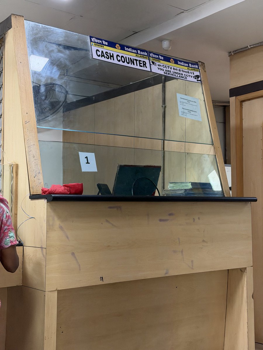 amit_clicks's tweet photo. Came to the bank for some work, and bank staff said you have to wait for half an hour because lunch is happening. @RBI @MyIndianBank https://t.co/dpCJsC5Hry