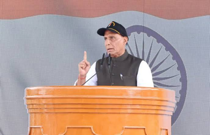 YunusKashmir's tweet photo. #DefenceMinister Rajnath Singh, addressing the 27th #Kargil Vijay Diwas commemorations at #Dras, reaffirmed #India's firm stance on national #security, stating that there would be no talks with #Pakistan except on Pakistan-occupied #JammuandKashmir (#PoK). @bdun53 @vipul2777 https://t.co/pZYZf9yMRz