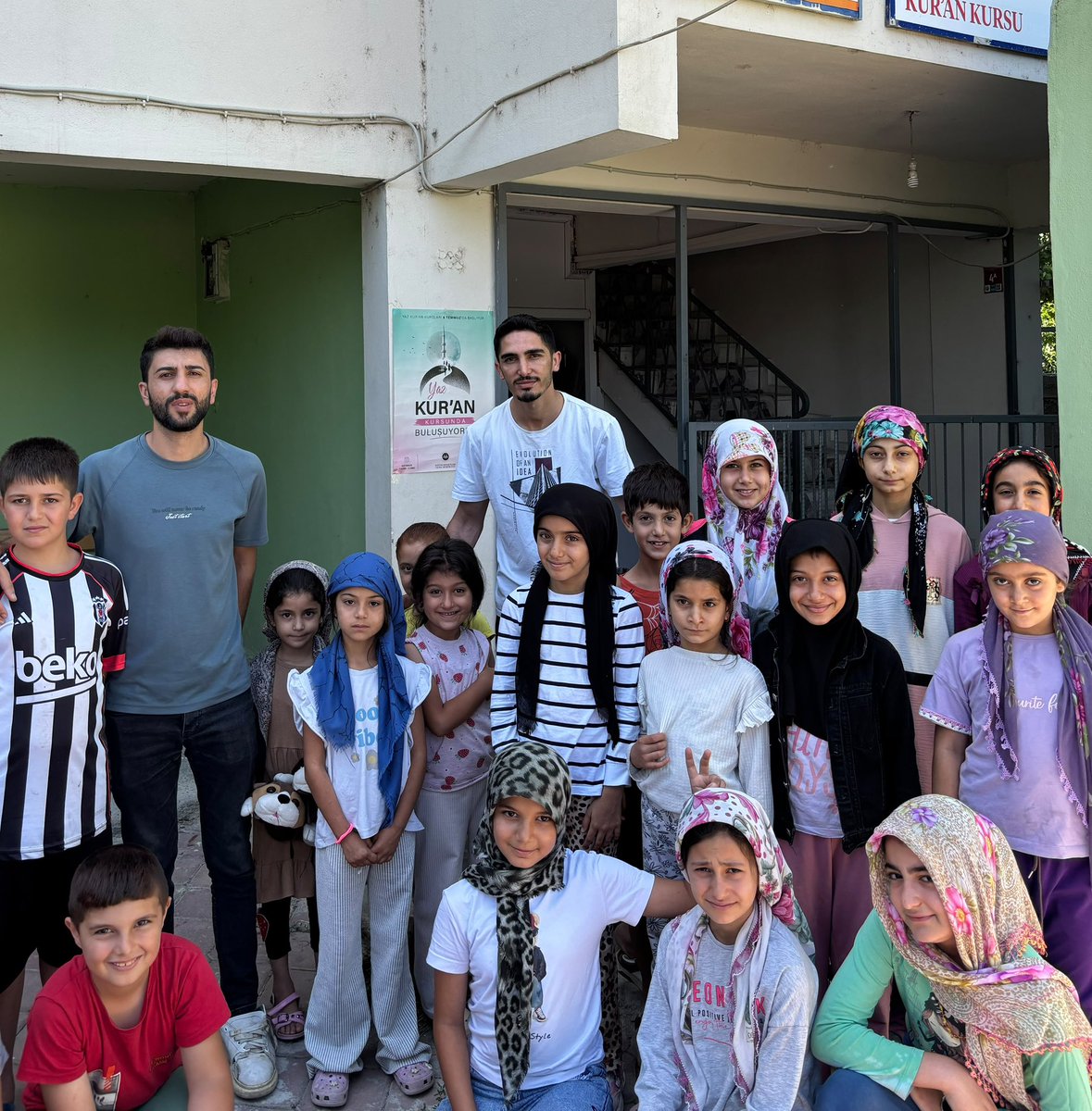 AkDogubayazit's tweet photo. İlçe Gençlik Kolları Başkanımız @ozdemirnursah04 , Yaz Kur’an Kurslarını ziyaret ederek geleceğimizin teminatı olan evlatlarımız ve kıymetli öğreticilerimizle bir araya geldik. Rabbimiz, Kur’an-ı Kerim’in nuruyla yetişen nesillerin sayısını artırmayı nasip eylesin. Bu kutlu hizmette emeği geçen tüm hocalarımıza teşekkür ediyor, çalışmalarında kolaylıklar diliyoruz.
@abuyukgumus @avyusufibis @osmannazlier @ruken_kilerci @Dtilhamiyildiz @kberkayerdogan @h_ibrahimselcuk @m_cetin4 @gecitmehmetsena @Nursahozdmr04 
#yazkurankursları #akgenclik